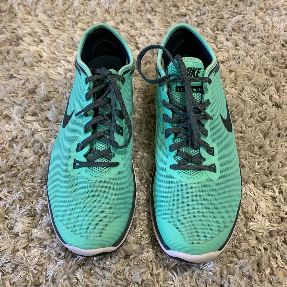 Nike Flywire training shoes - Picture 2 of 7